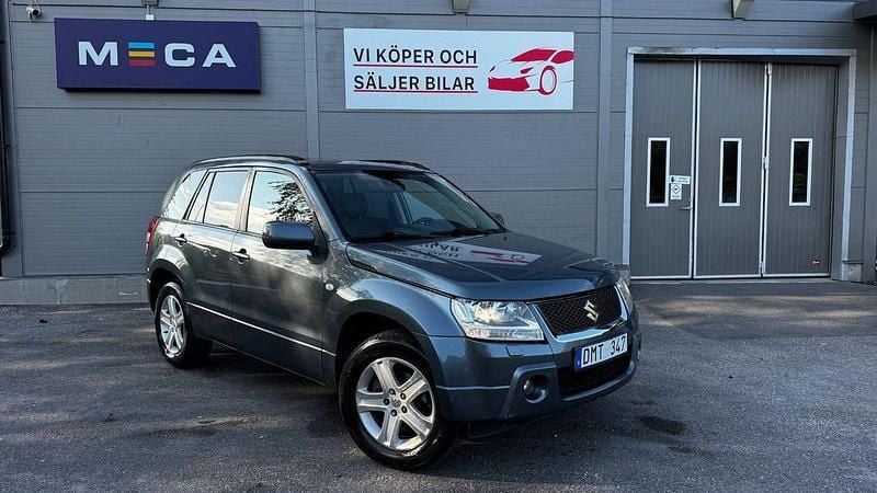 Mörkgrå (grå) Begagnad 2006 Suzuki Grand Vitara SUV | 89 900 kr (Marknadspris) - Bild 1/4