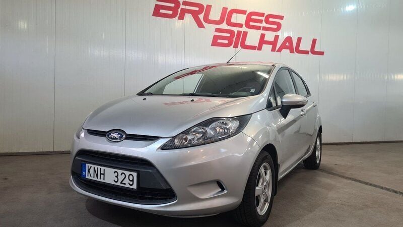 Grå Begagnad 2009 Ford Fiesta Trend Halvkombi | 64 900 kr (Lite dyr) - Bild 1/4