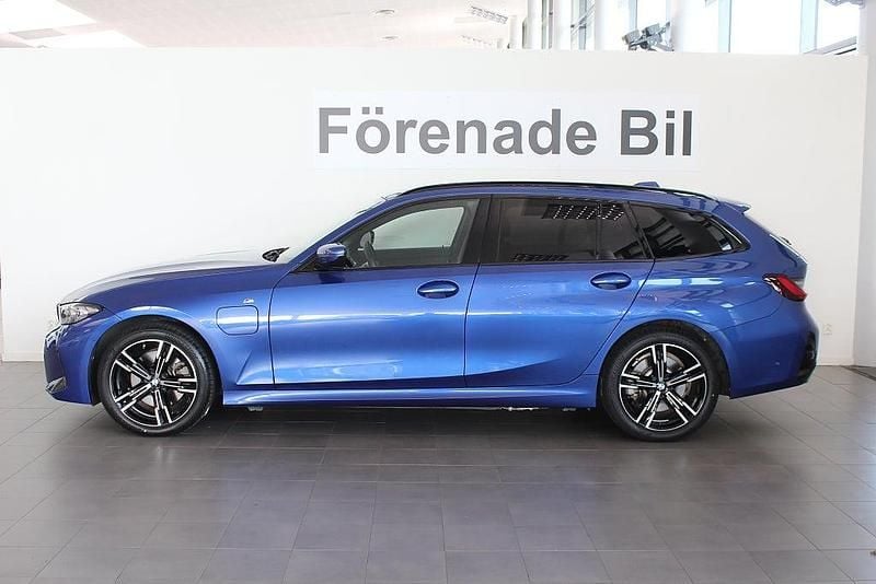 Begagnad BMW 330e M Sport 184 HK (135 kW) 2024 Blå Kombi