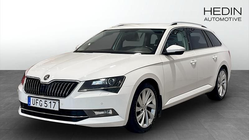 Vit Begagnad 2018 Skoda Superb Kombi | 179 900 kr (Superpris) - Bild 1/4