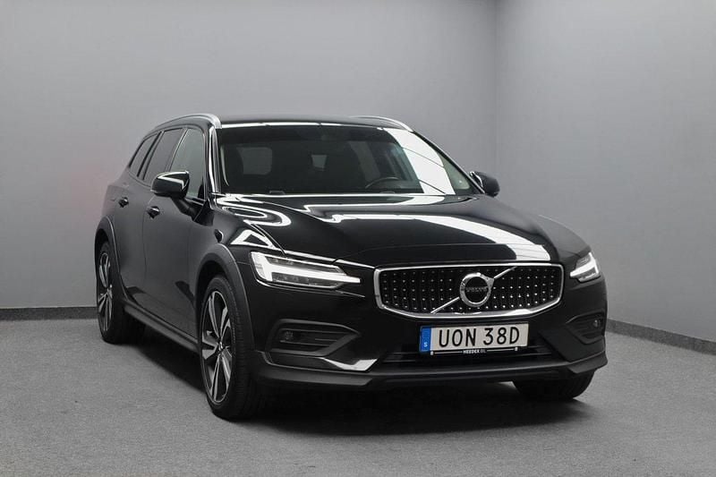 Svart Begagnad 2020 Volvo V60 CC Momentum Kombi | 269 800 kr (Bra pris) - Bild 1/4