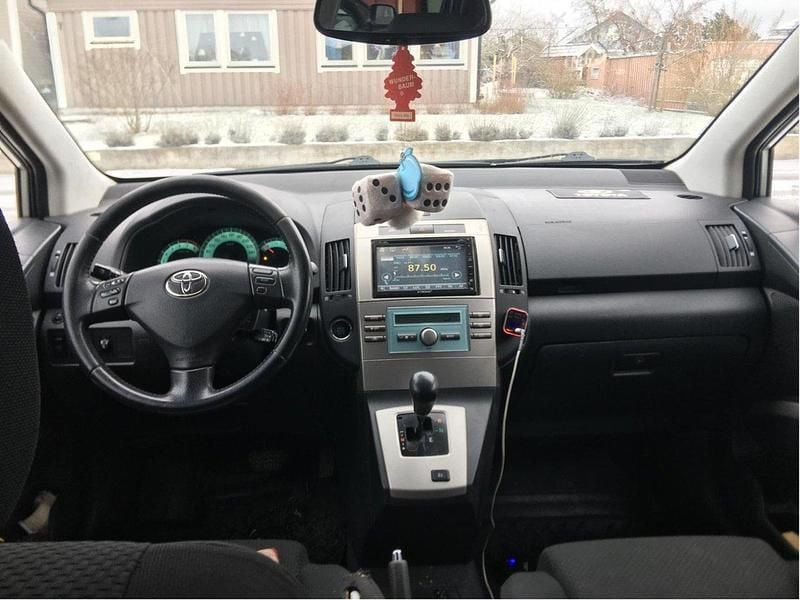 Silver Begagnad 2006 Toyota Corolla Verso Minibuss | 35 000 kr (Lite dyr) - Bild 1/4