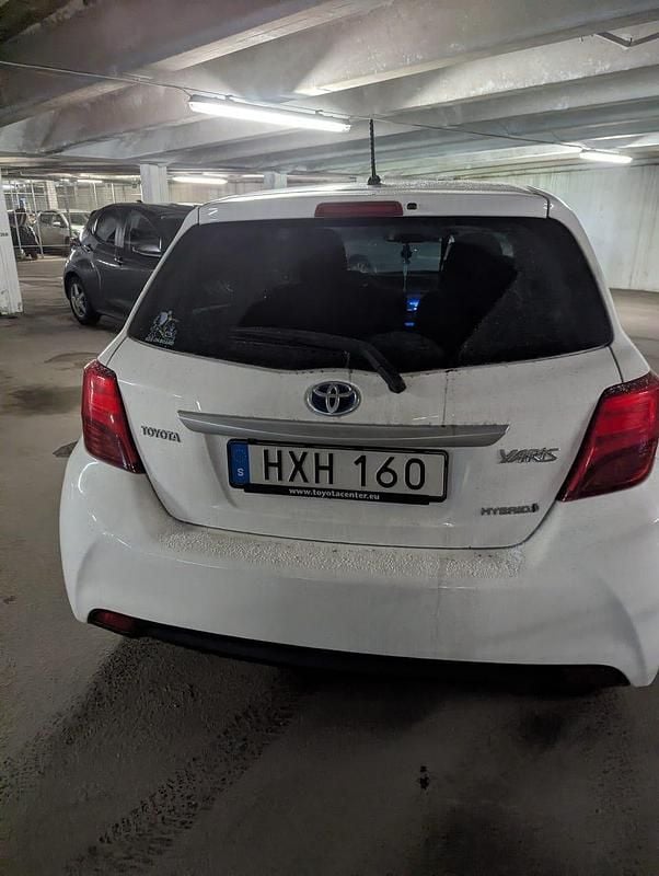Begagnad 2015 Toyota Yaris Hybrid | 145 000 kr (Superpris) - Bild 1/4