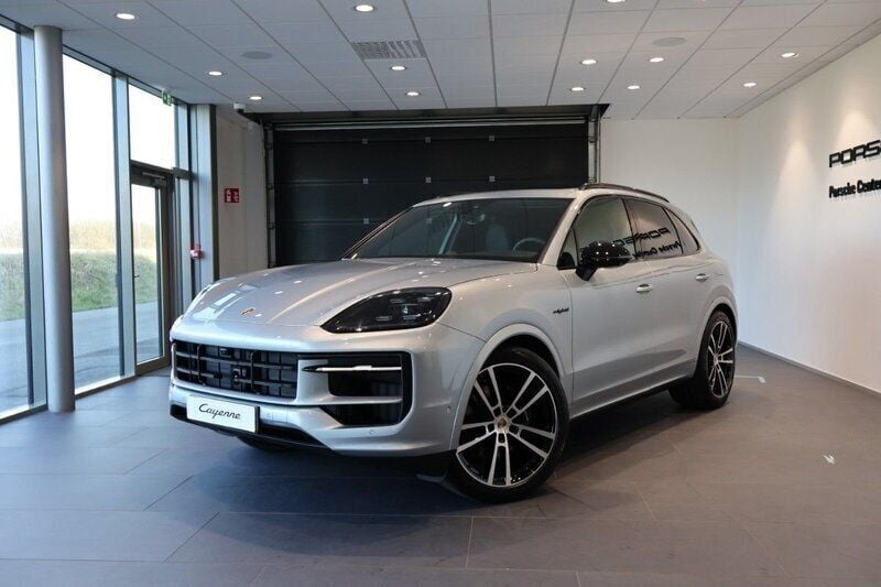 Silver Ny 2025 Porsche Cayenne SUV | 1 540 500 kr (Marknadspris) - Bild 1/4