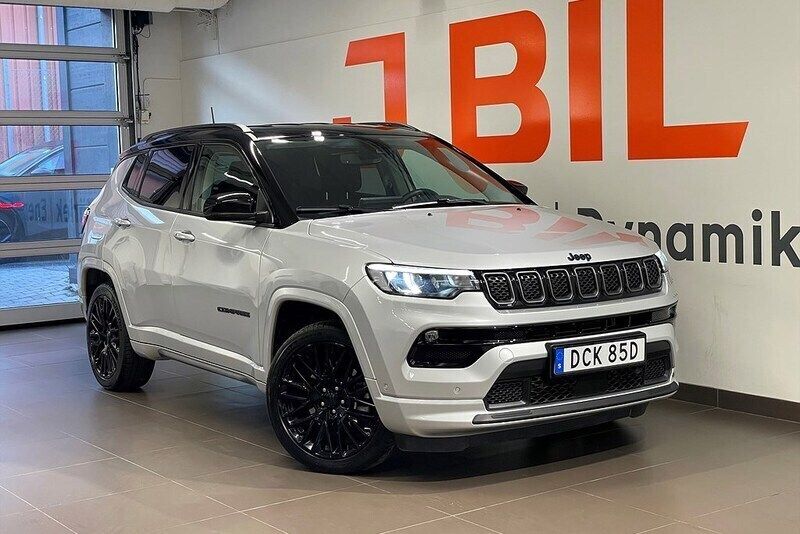 Grå Begagnad 2022 Jeep Compass SUV | 319 900 kr (Marknadspris) - Bild 1/4
