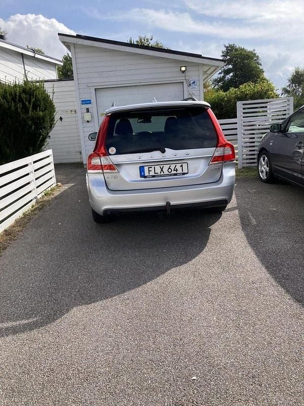 Silver Begagnad 2016 Volvo V70 Momentum Kombi | 129 000 kr (Bra pris) - Bild 1/1