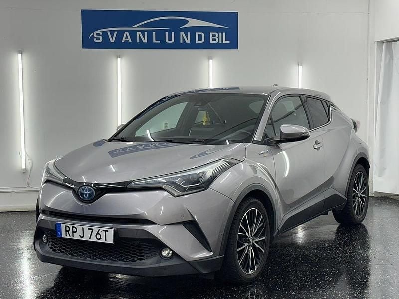 Grå Begagnad 2016 Toyota C-HR SUV | 149 800 kr (Marknadspris) - Bild 1/4