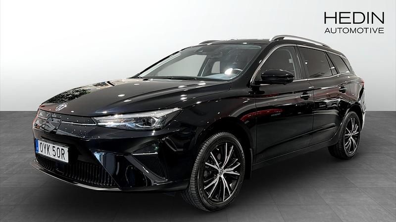 Svart (black) Begagnad 2022 MG MG5 EV Kombi | 239 900 kr - Bild 1/4