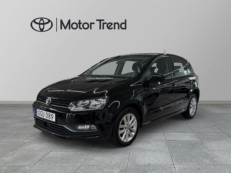 Svart Begagnad 2016 VW Polo Halvkombi | 125 000 kr (Marknadspris) - Bild 1/4