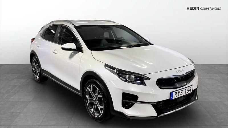 Vit (white) Begagnad 2022 Kia XCeed Advance SUV | 259 900 kr (Marknadspris) - Bild 1/4
