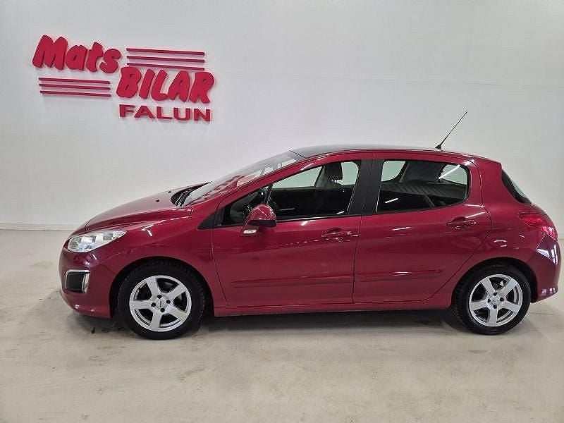 Röd Begagnad 2012 Peugeot 308 Active Halvkombi | 79 900 kr - Bild 1/4