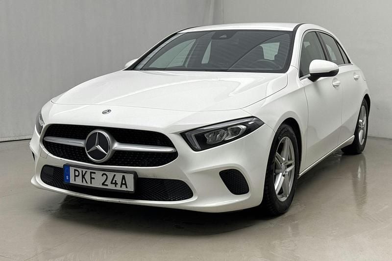 Vit Begagnad 2019 Mercedes A180 Progressive | 174 900 kr (Marknadspris) - Bild 1/4