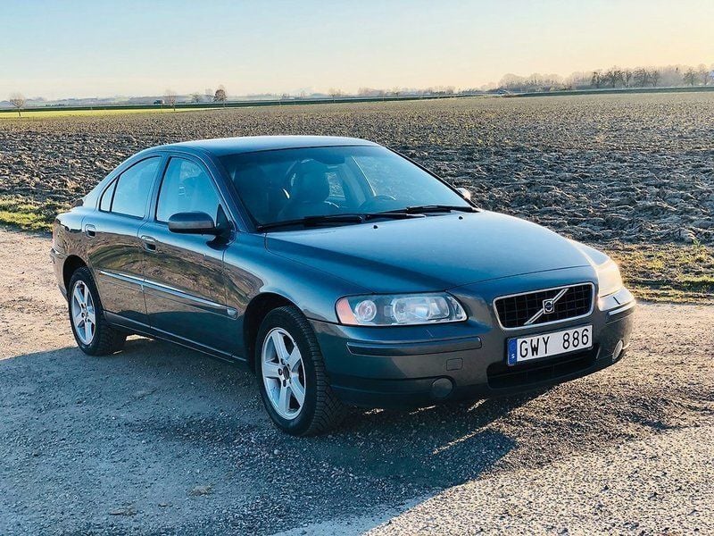Begagnad Volvo S60 140 HK (102 kW) 2006 Grå Sedan