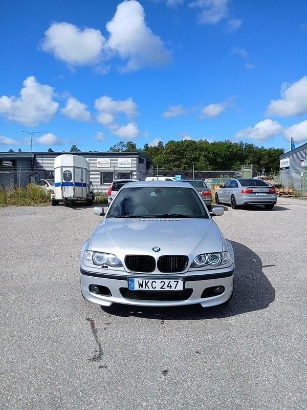 Grå Begagnad 2005 BMW 320 M Sport Sedan | 45 000 kr (Marknadspris) - Bild 1/4