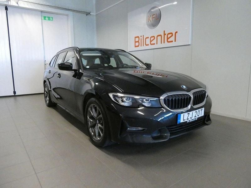 Svart Begagnad 2019 BMW 320 Sport Line Kombi | 269 900 kr (Marknadspris) - Bild 1/3