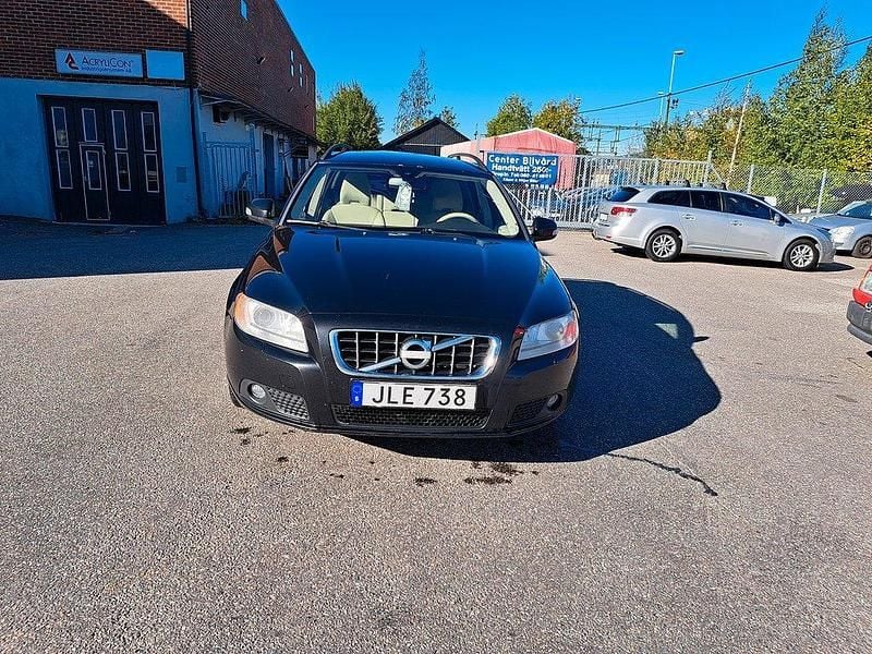 Svart Begagnad 2011 Volvo V70 Momentum Kombi | 48 900 kr (Superpris) - Bild 1/4