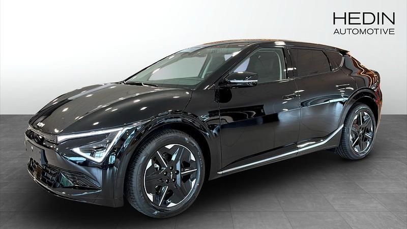 Svart (black) Ny 2025 Kia EV6 3 SUV | 606 900 kr (Marknadspris) - Bild 1/4