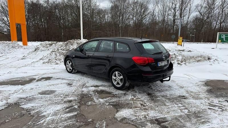 Begagnad Opel Astra Enjoy 110 HK (80 kW) 2012 Svart Kombi