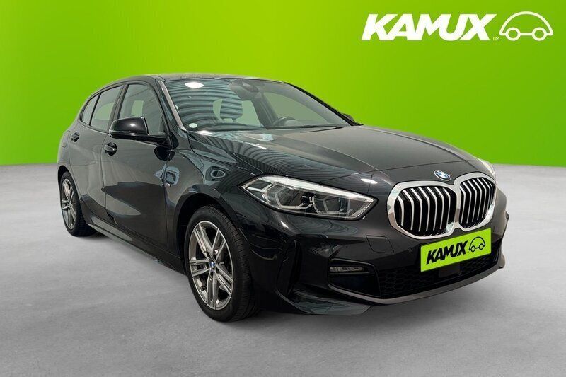 Svart Begagnad 2020 BMW 118 M Sport Halvkombi | 219 800 kr (Marknadspris) - Bild 1/4