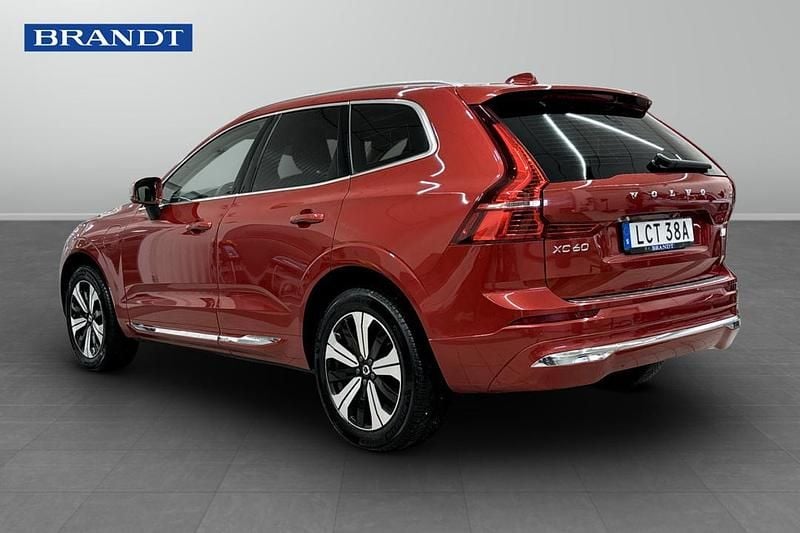 Begagnad Volvo XC60 Plus 355 HK (261 kW) 2024 Röd SUV