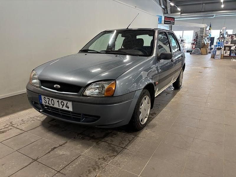 Begagnad Ford Fiesta 60 HK (44 kW) 2001 Blå Halvkombi