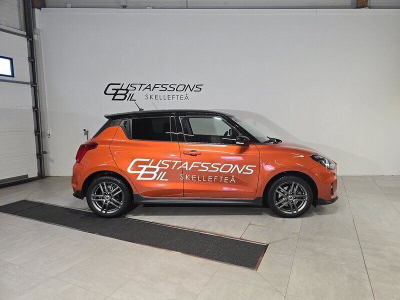 Flame orange Begagnad 2022 Suzuki Swift Sport Halvkombi | 297 700 kr - Bild 1/4