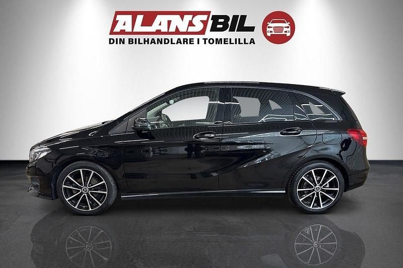 Begagnad Mercedes B180 Urban 109 HK (80 kW) 2017 Svart Minibuss