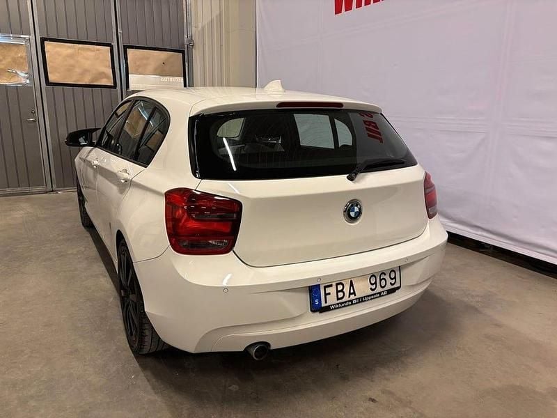 Begagnad BMW 116 116 HK (85 kW) 2011 Vit Halvkombi