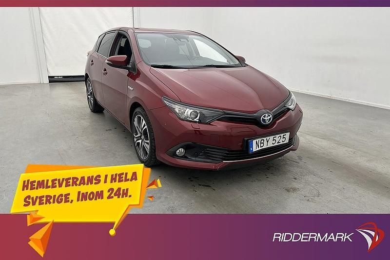 Röd Begagnad 2018 Toyota Auris Hybrid Comfort Halvkombi | 178 900 kr (Marknadspris) - Bild 1/3