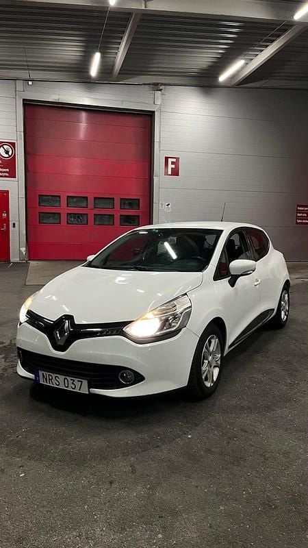 Begagnad Renault Clio IV 90 HK (66 kW) 2015 Vit Halvkombi