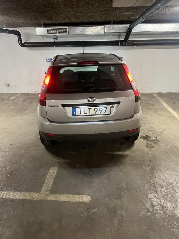 Begagnad 2003 Ford Fiesta Halvkombi | 17 500 kr (Marknadspris) - Bild 1/4