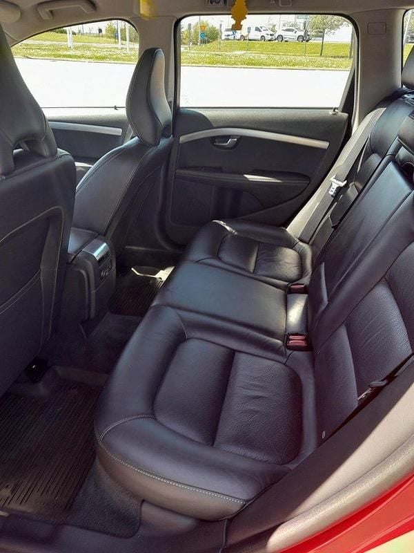 Röd Begagnad 2015 Volvo V70 Dynamic Kombi | 145 000 kr (Marknadspris) - Bild 1/4