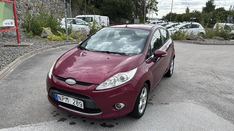 Röd Begagnad 2009 Ford Fiesta Halvkombi | 26 999 kr (Bra pris) - Bild 1/4