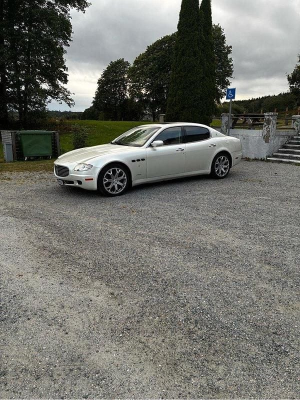 Vit Begagnad 2007 Maserati Quattroporte Sedan | 179 000 kr - Bild 1/4