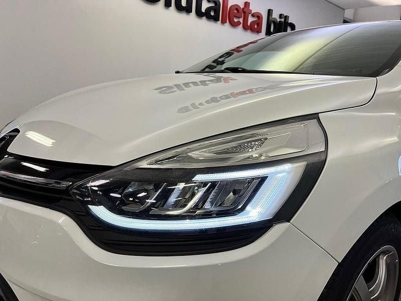 Begagnad Renault Clio GrandTour Intens 90 HK (66 kW) 2016 Vit Kombi