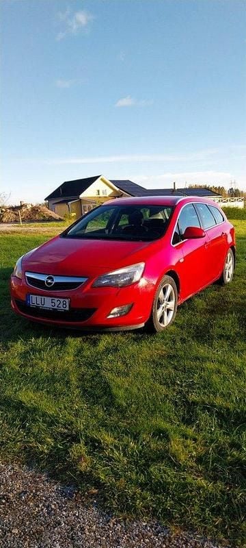 Röd Begagnad 2011 Opel Astra Enjoy Kombi | 34 500 kr (Marknadspris) - Bild 1/4