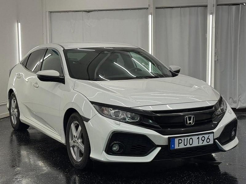 Begagnad Honda Civic Elegance 129 HK (94 kW) 2017 Vit Halvkombi