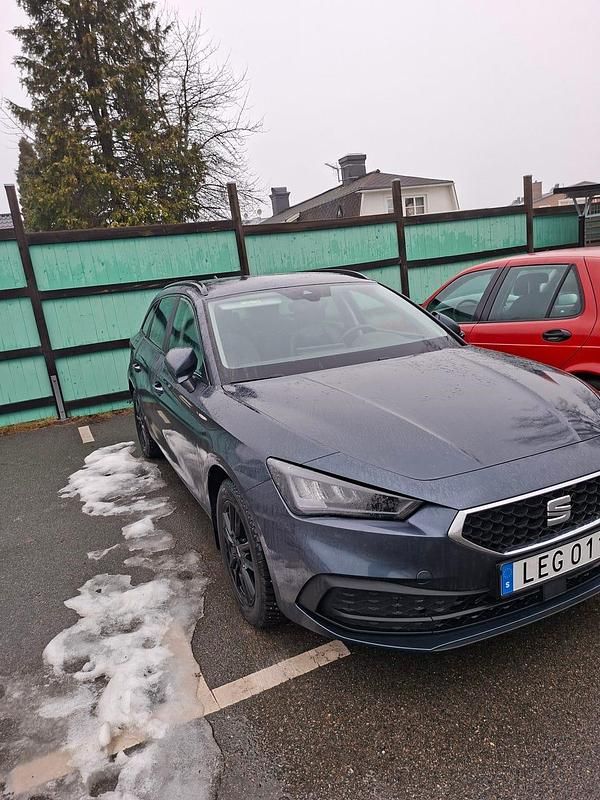 Begagnad 2024 Seat Leon | 223 000 kr (Marknadspris) - Bild 1/4