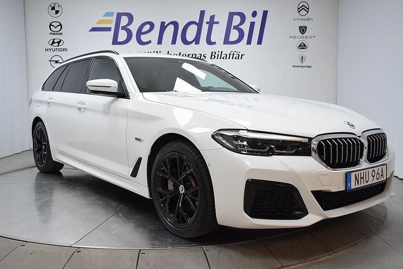Begagnad BMW 530e M Sport 292 HK (214 kW) 2022 Alpine white Kombi