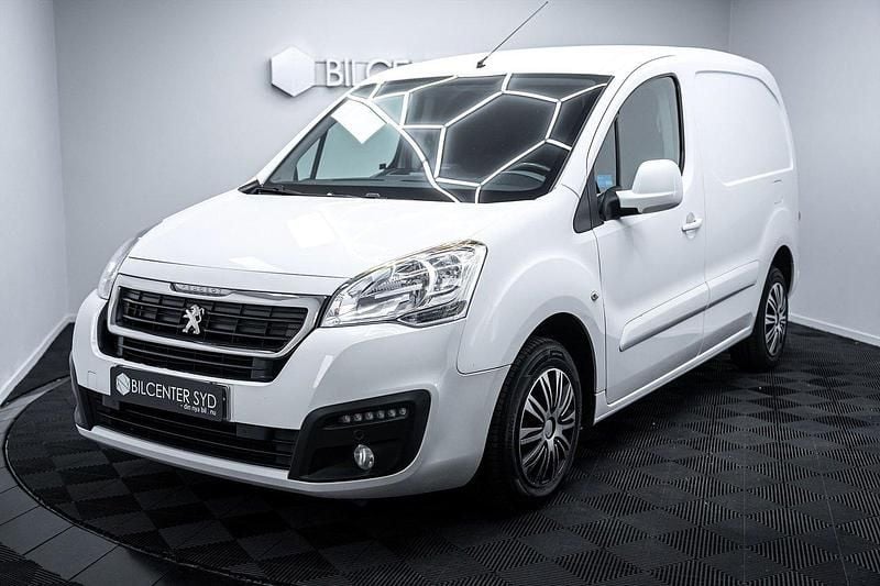 Vit Begagnad 2018 Peugeot Partner Minibuss | 89 900 kr (Marknadspris) - Bild 1/4