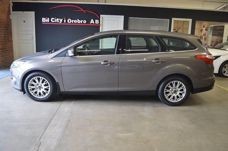 Begagnad Ford Focus Titanium 126 HK (92 kW) 2012 Brun Kombi