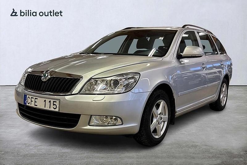 Silver Begagnad 2011 Skoda Octavia Kombi | 49 900 kr (Bra pris) - Bild 1/4