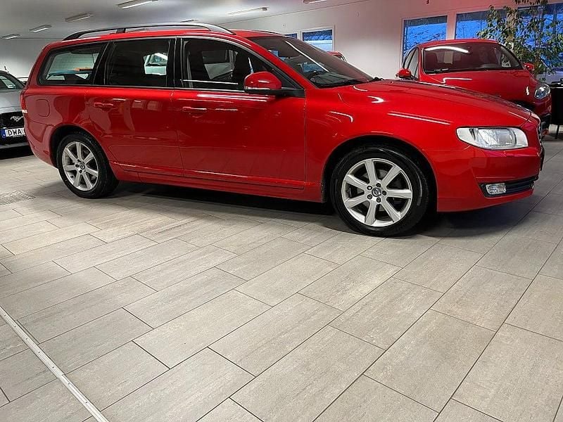 Begagnad Volvo V70 Kinetic 150 HK (110 kW) 2016 Röd Kombi
