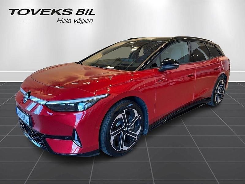Röd (kings red metallic black) Begagnad 2025 VW ID.7 GTX Sedan | 609 000 kr - Bild 1/4