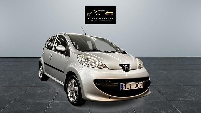 Grå Begagnad 2007 Peugeot 107 Halvkombi | 25 900 kr (Marknadspris) - Bild 1/4
