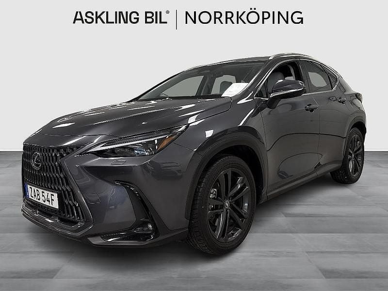 Grå Begagnad 2025 Lexus NX450h+ Executive Line SUV | 599 000 kr (Superpris) - Bild 1/4