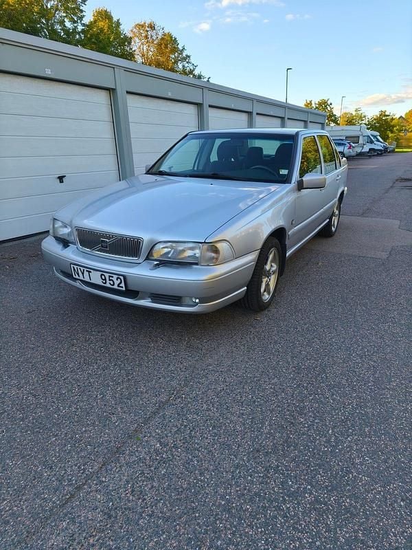 Begagnad Volvo S70 170 HK (125 kW) 1998 Silver metallic Sedan