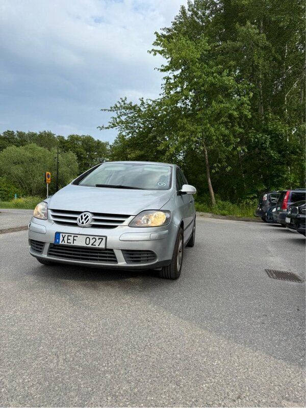 Silver Begagnad 2006 VW Golf Plus Cross Trendline Minibuss | 29 000 kr (Superpris) - Bild 1/4