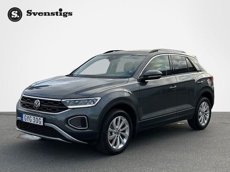 Grå Begagnad 2025 VW T-Roc SUV | 309 000 kr (Lite dyr) - Bild 1/4