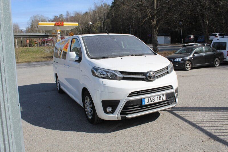 Vit Begagnad 2021 Toyota Proace Verso Kombi | 279 000 kr (Bra pris) - Bild 1/4